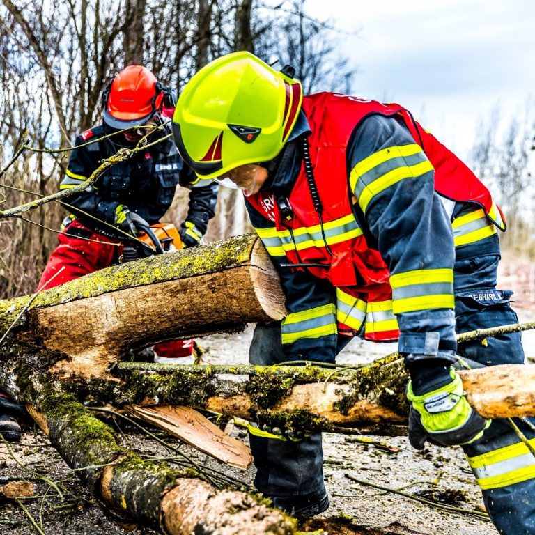 Technische Hilfeleistung der Feuerwehr im Unwettereinsatz