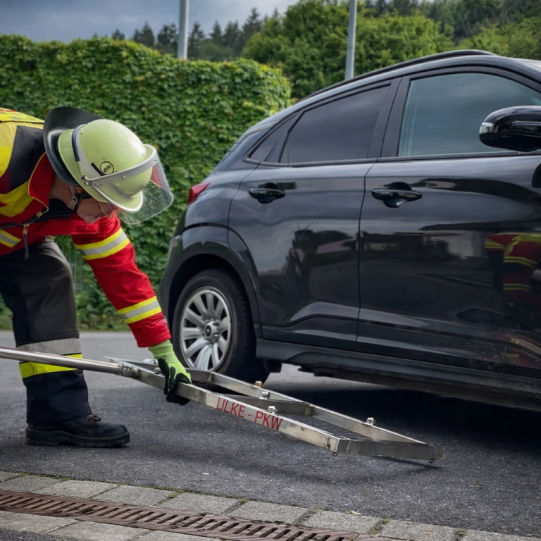 ULKE Sonderlöschgerät bei einem E-Auto Brand