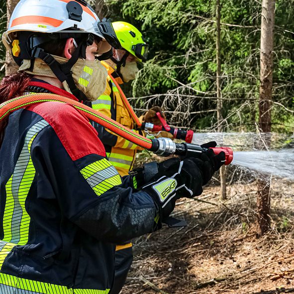Waldbrandbekämpfung mittels Waldbrandarmaturen und Waldbrandschläuche
