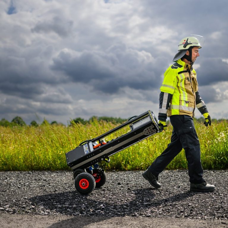 LED Lichtmasten Feuerwehr, gemacht fürs Gelände
